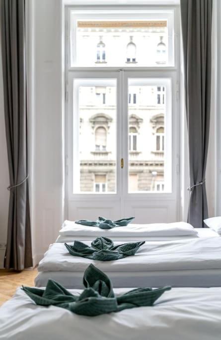 Appartement Andrassy Grandeur With Indoor Parking à Budapest Extérieur photo