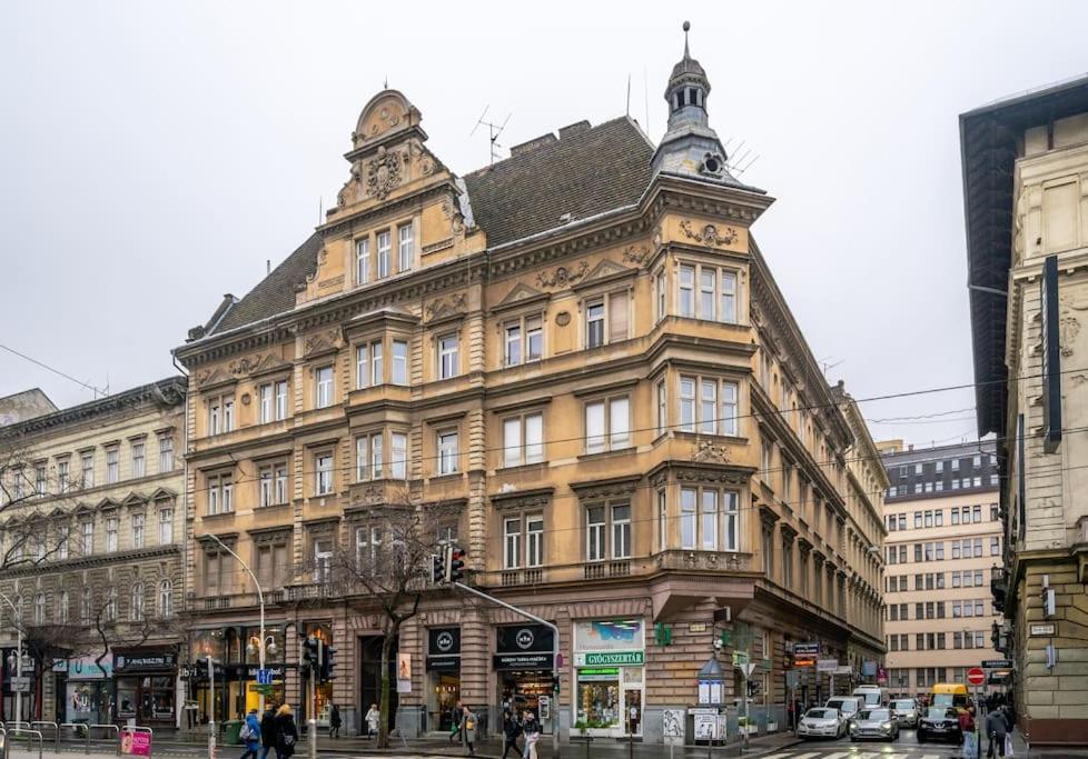Appartement Andrassy Grandeur With Indoor Parking à Budapest Extérieur photo