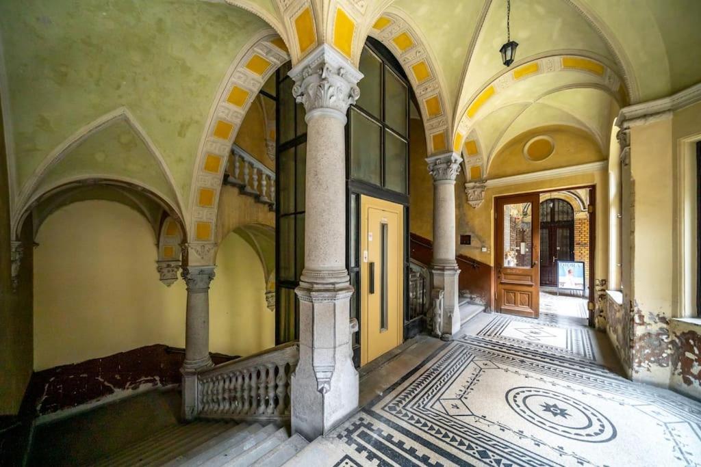 Appartement Andrassy Grandeur With Indoor Parking à Budapest Extérieur photo