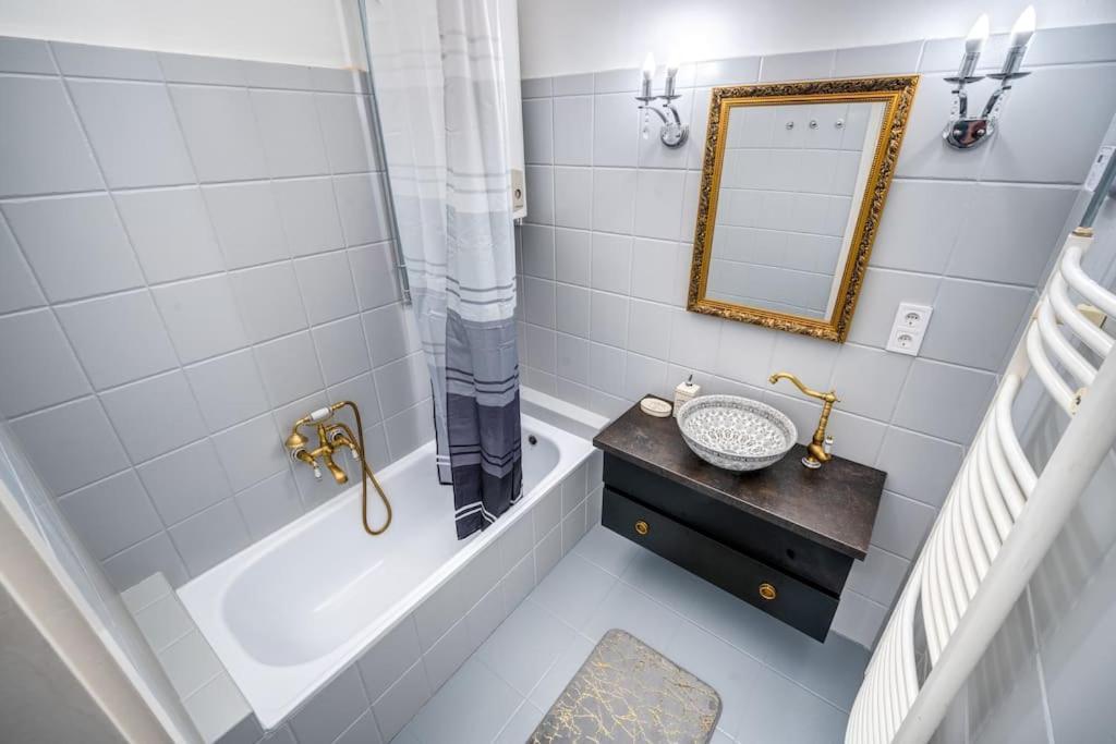 Appartement Andrassy Grandeur With Indoor Parking à Budapest Extérieur photo