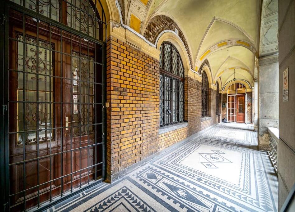 Appartement Andrassy Grandeur With Indoor Parking à Budapest Extérieur photo
